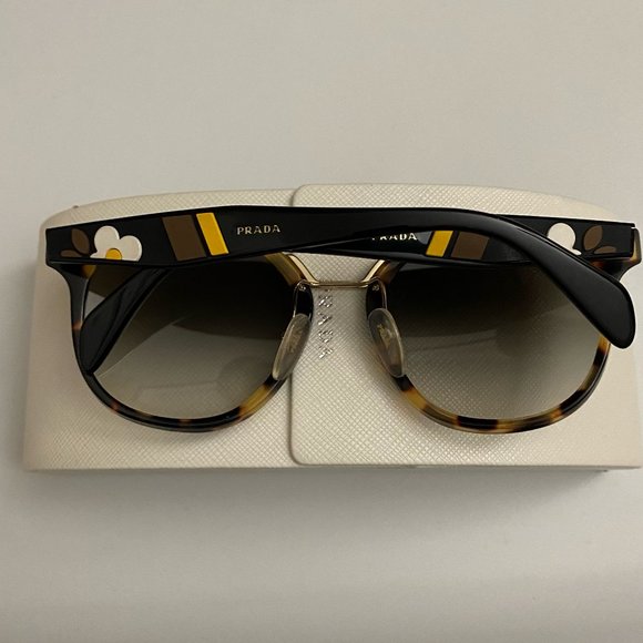 PRADA Catwalk Tortoise Sunglasses - Picture 3 of 11
